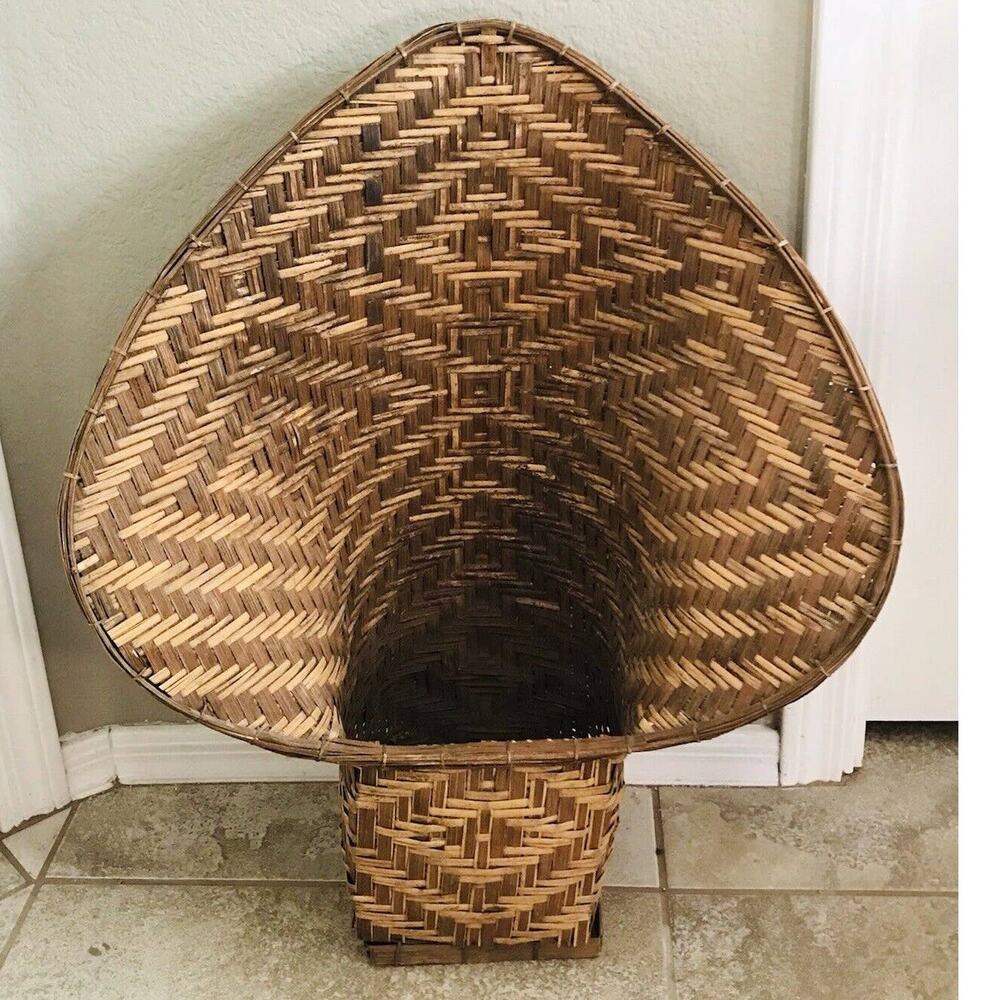 Vintage Wicker Fan Back Spade Rattan Large Basket or Plant Stand Boho Decor Wove